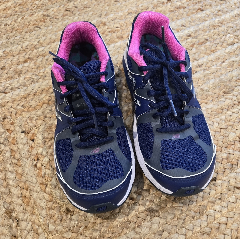 New Balance Womens 1540v2 running shoe size 7 Like New!
